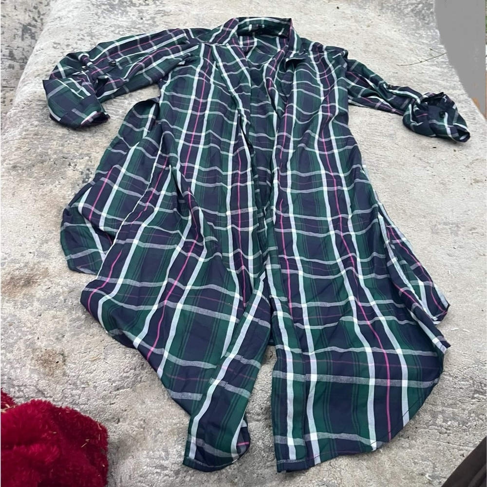 Woman’s Green Plaid Longline Shirt
